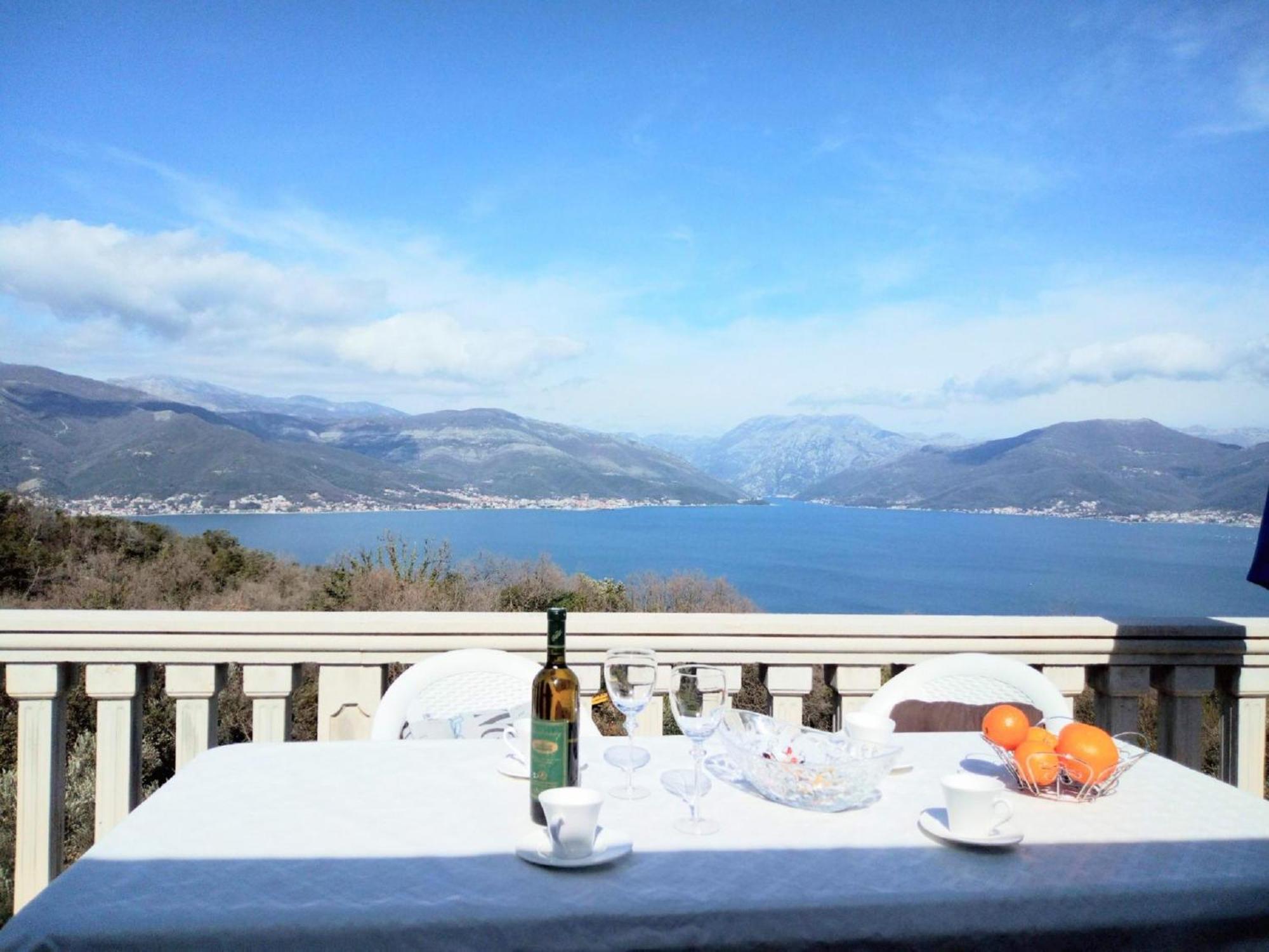 Apartments Vidikovac Tivat Luaran gambar